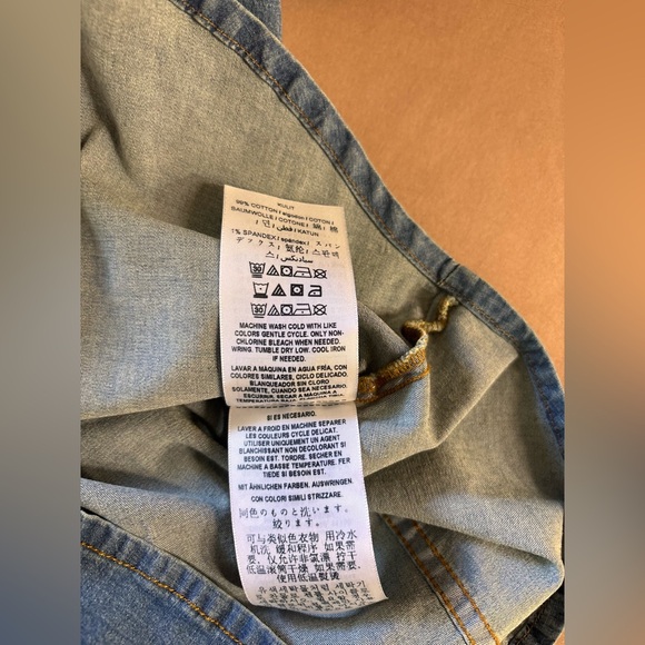 NWOT Guess Denim Button Down Shirt - Picture 3 of 3